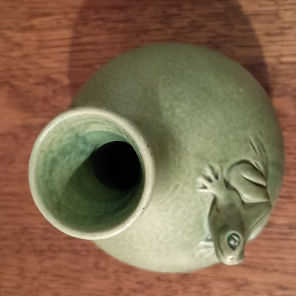 Novica Collection Celadon Stoneware Tree Frog Bud Vase Indonesia No Lower Price - Picture 4 of 5